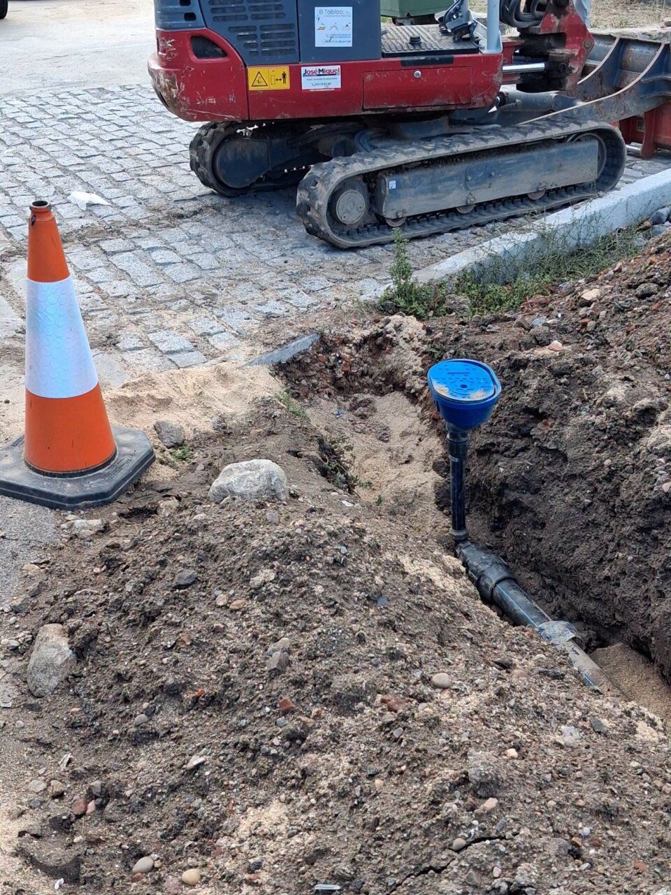Obras de renovación de la red de abastecimiento en el Paseo de la Ronda