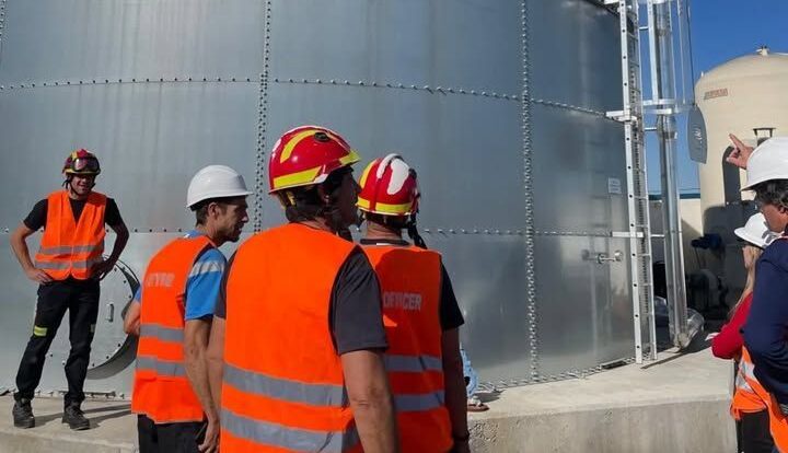 Bomberos en formación en instalaciones de Freigel en Roales del Pan