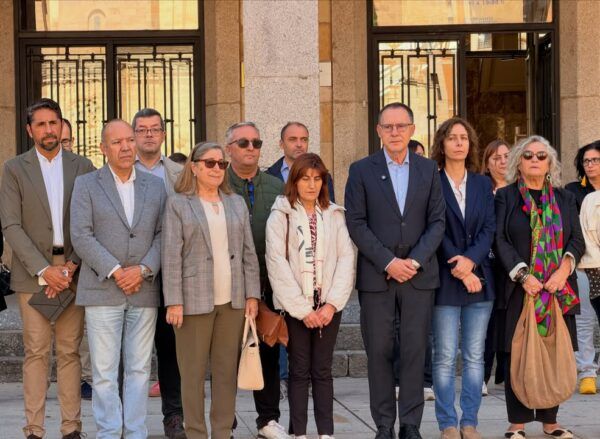 Minuto de silencio en la Diputación de Zamora por violencia de género