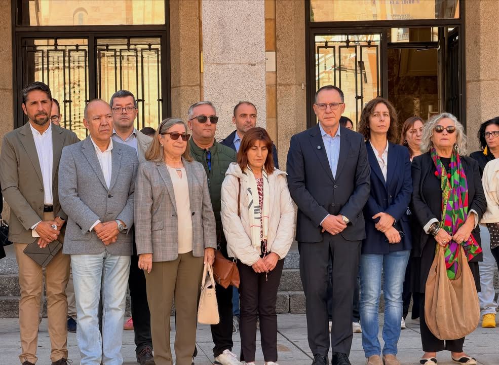 Minuto de silencio en la Diputación de Zamora por violencia de género